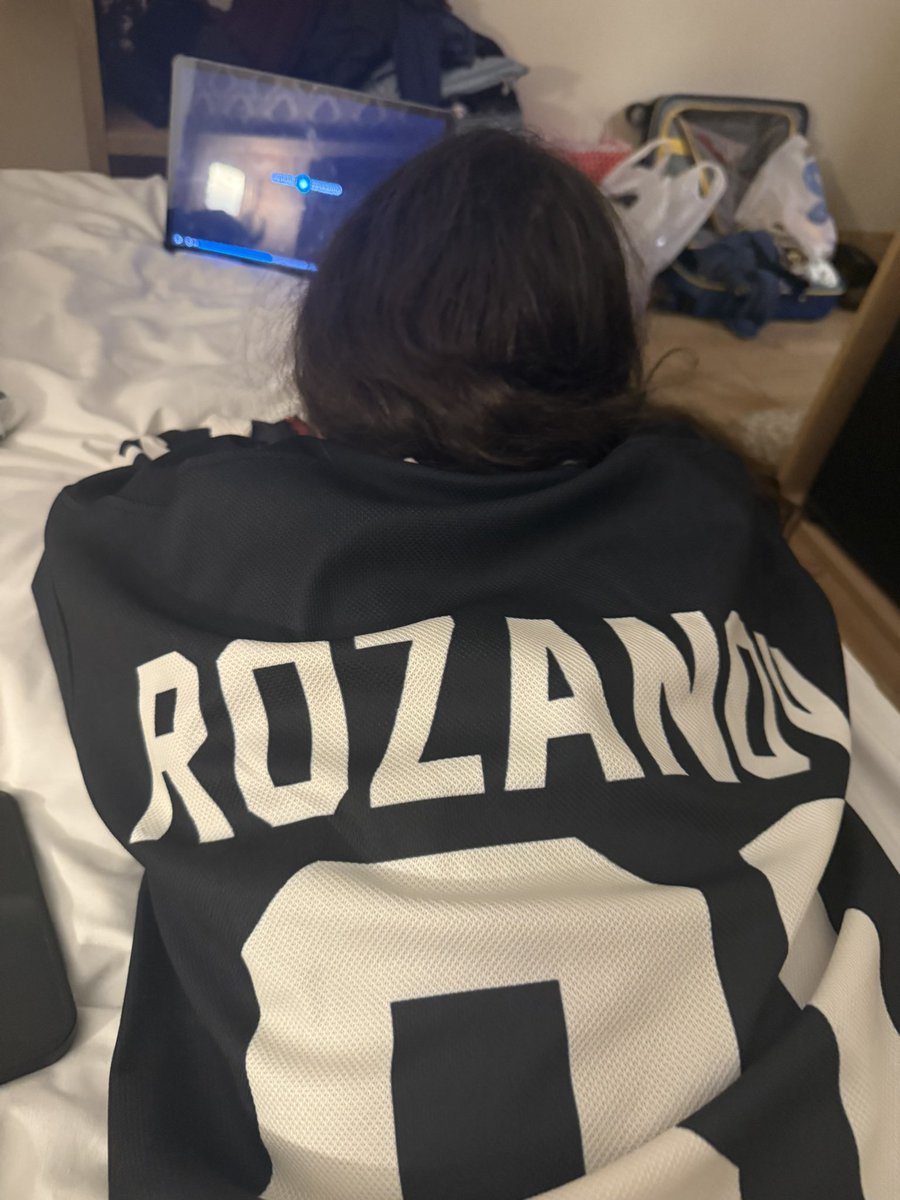 wtf lily rozanova in my room?????