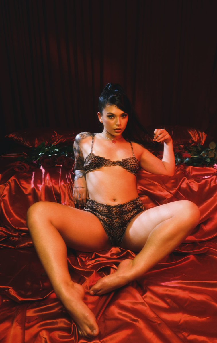 GValentinaxxx's tweet photo. ♥️ HAPPY VALENTINA DAY ♥️
2/14 OUT NOW … https://t.co/OYE4RrdwMP