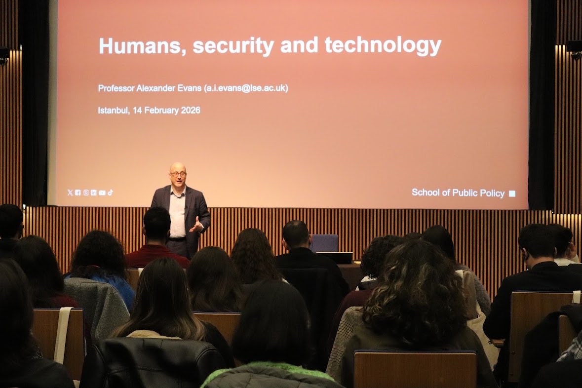 Alexander Evans tweet media