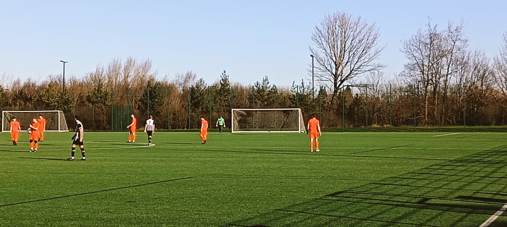 smilerhopper's tweet photo. #Groundhopping #Southyorkshire #cityofsheffield @SheffPark_Acad #3gpitch for @BeerhouseF (1st) V @Treetonterriers (4th) in the @SDFPL league cup quarter final ko 1000 game number 196 with @spireitepete #newgroundalert #smf  #triplegameday dad #quadgameday 2 to go in league dry ☀️ https://t.co/ZtGC1CI3wU