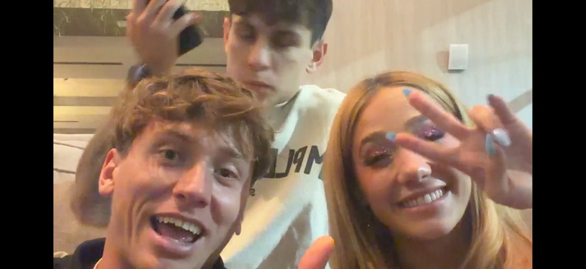 YO SIENDO MANU CUANDO ME ENTERÉ QUE ESTÁ ANGELA Y NO TENGO ENTRADA #angelaenelolla