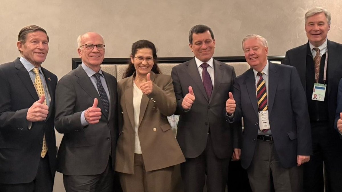 abori_dergisi's tweet image. Münih’te kritik temas: ABD’li senatör, Mazlum Abdi ile görüştü 

ekoabori.com/guncel/munihte… #mazlumabdi #abd #munih