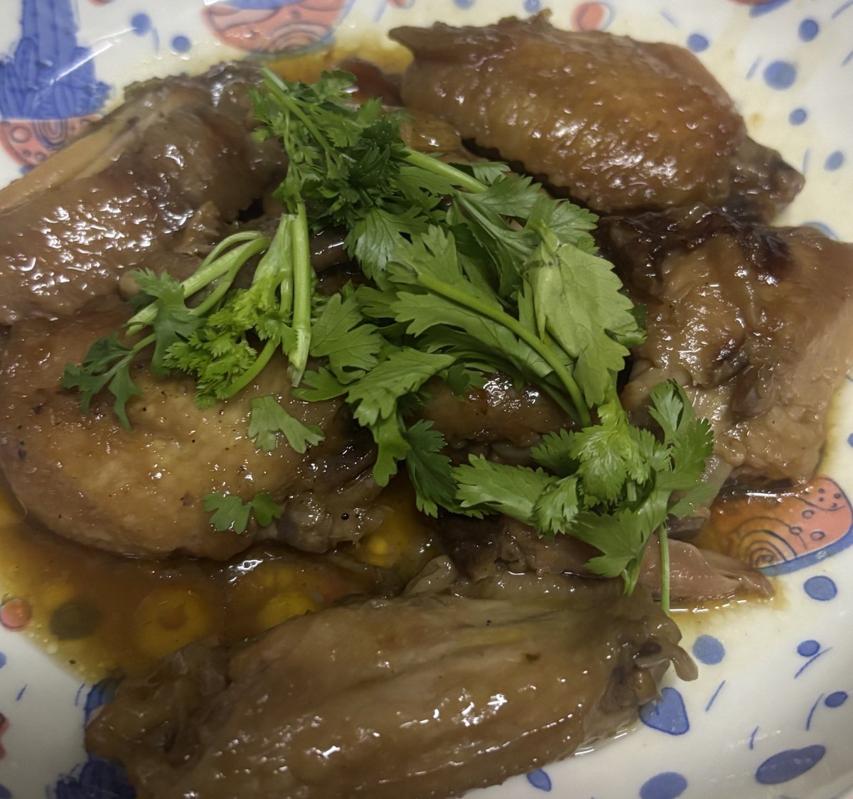 p0lyploy97's tweet photo. Valentine's Day ตอนตี 3 ที่รอ TT เลิกงาน ตุ๋นไก่แช่น้ำปลารอ 2 ชม นุ่มสุดดดดดด มื้อพิเศษ วันพิเศษ สุดๆ 🤍 https://t.co/HkzWVOc9GV