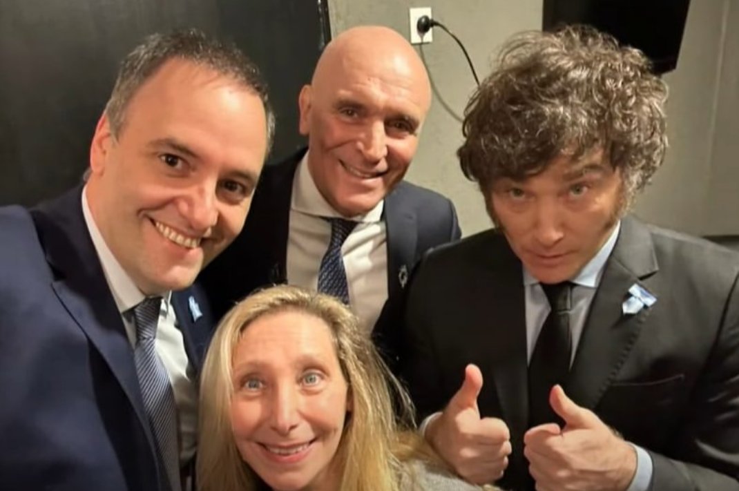 Un año de la estafa #Libra y estos personajes patéticos, sospechados de ser participes o encubridores de esa escandalosa defraudación consumada desde la cúspide del Estado, siguen impunes. 
El Poder Judicial, politizado y selectivo, es una calamidad para la Argentina.