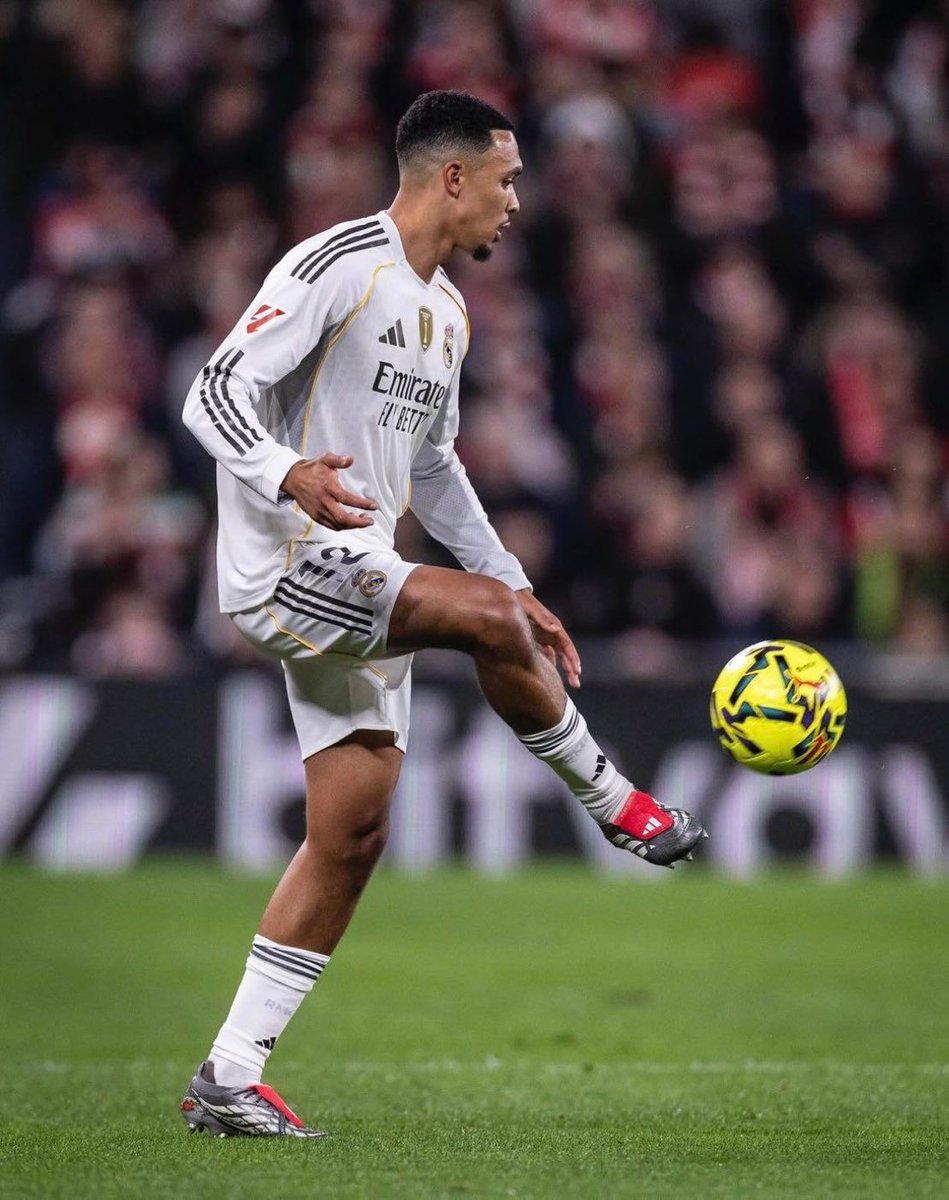 ترينت جودة فنية عالية ياله من ظهير، ريال مدريد مع أرلوند شيء آخر.

🏴󠁧󠁢󠁥󠁮󠁧󠁿✨️