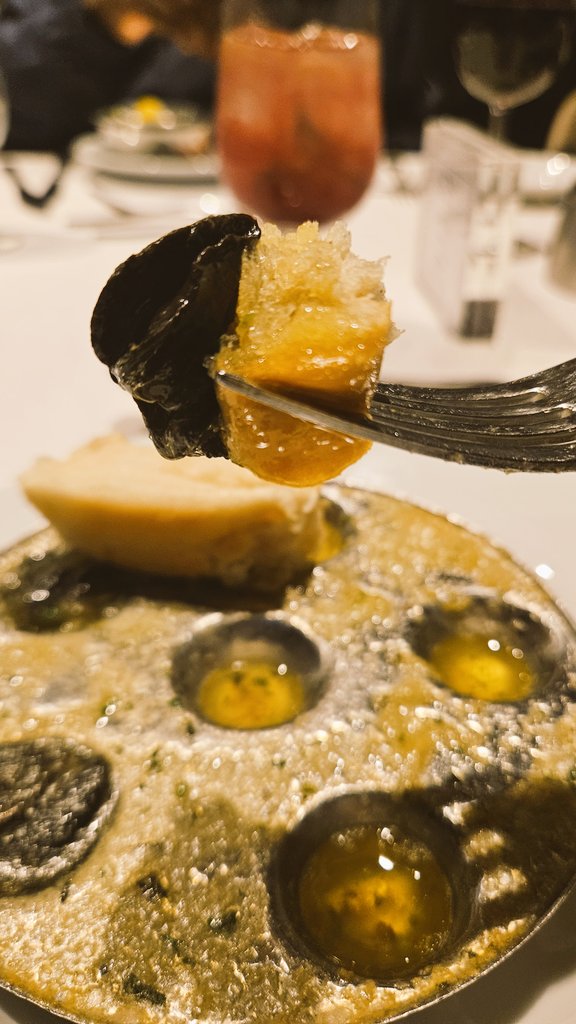 BreakPointBytes's tweet image. Escargots
Carne Asada
Shrimp Cocktail 
Toffee Cheesecake 
#foodie #dinner #fba