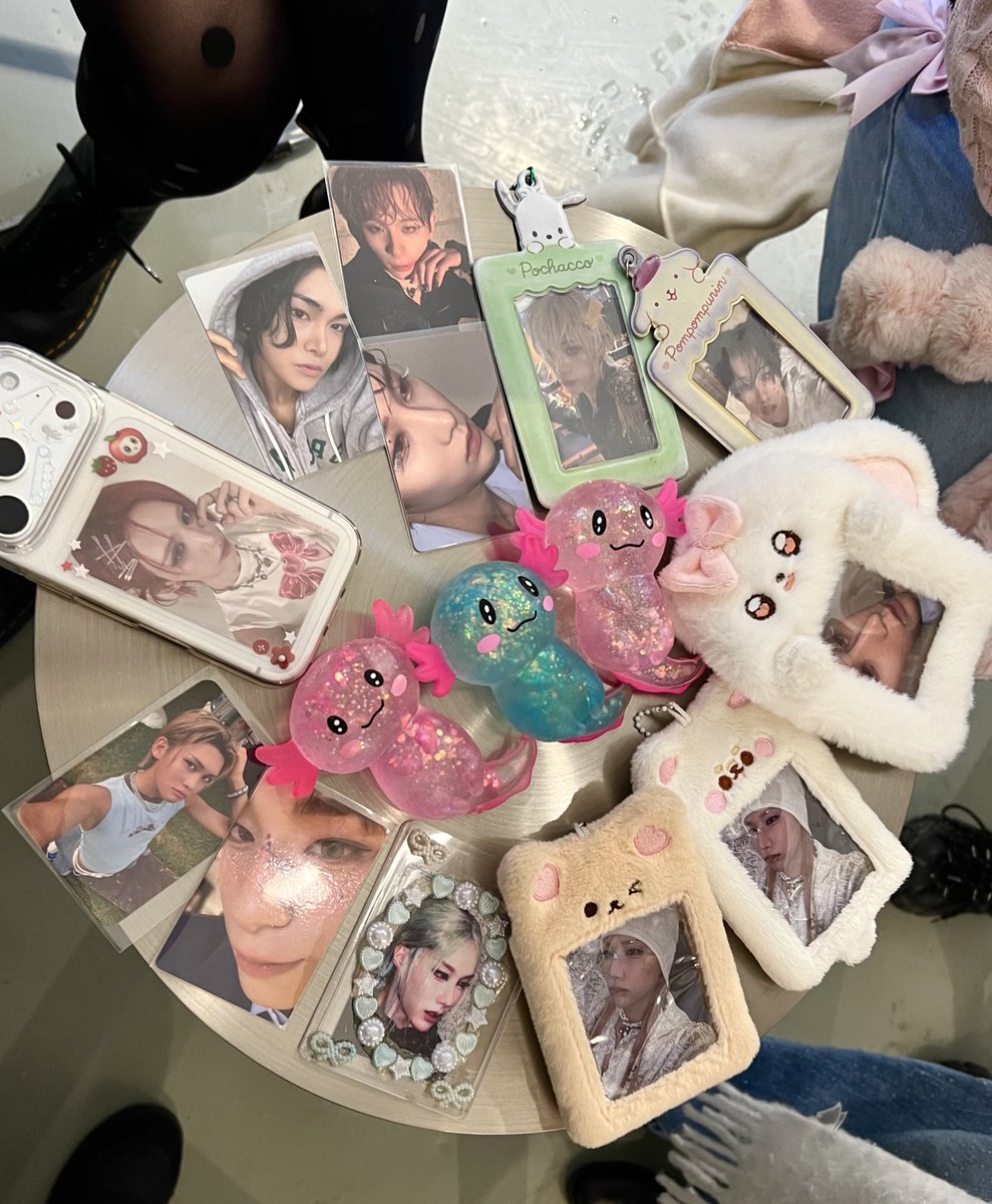 emmy 🌙 IS SEEING SHINEE & XLOV tweet media