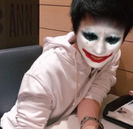 VladProtchenko's tweet image. 甘いピザを食べる 🫐