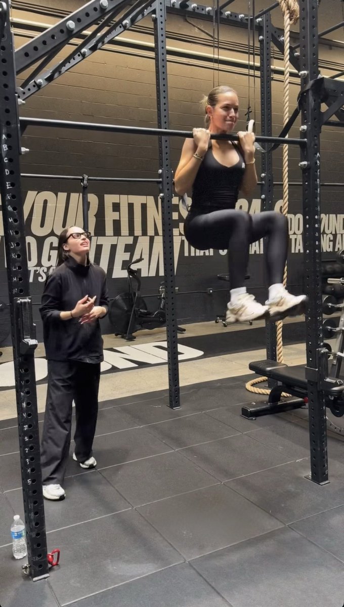 hellosofia33's tweet image. Sister workout @SofiaCarson