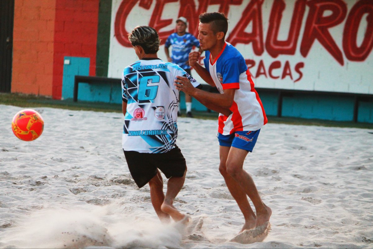 ¡𝑬𝒔𝒕𝒖𝒅𝒊𝒂𝒏𝒕𝒆𝒔 𝒗𝒊𝒏𝒐 𝒅𝒆 𝒂𝒃𝒂𝒋𝒐! 🙌🏽⚽️🏝️ Sumó 3 puntos ante Los Cortijos en un partido que dió vuelta y terminó 3️⃣-2️⃣

#BeachSoccerVenezuela #MagosEnArena #J3 #FaseRegional