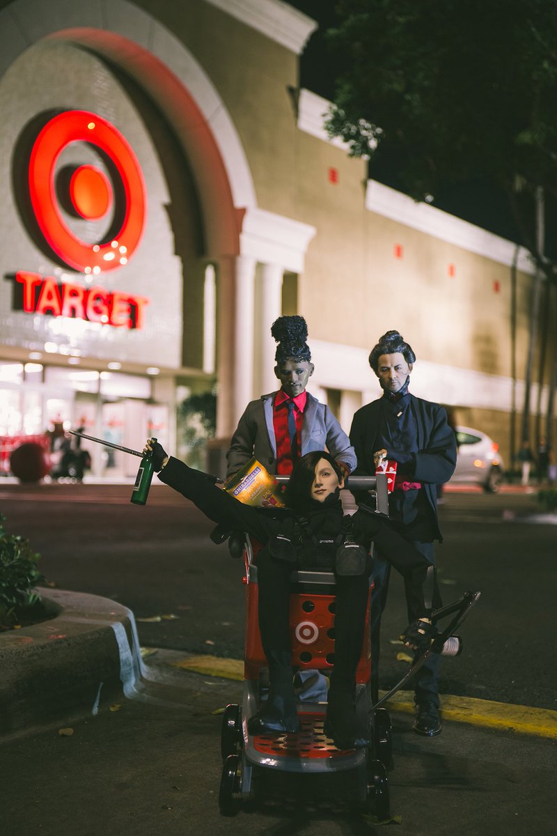 rook_sever's tweet photo. Looks like V and Takemura picked up Oda at Target for Valentine’s Day—along with chocolate and wine.

#cyberpunk2077 #gorotakemura #sandayuoda #cyberpunk2077v #bjd https://t.co/0MK94FLj9N