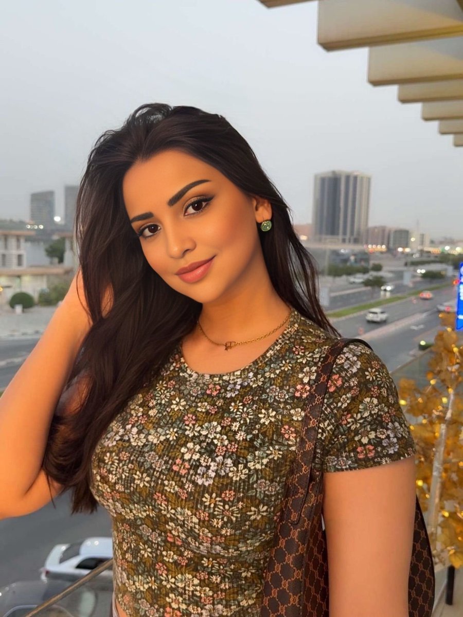 سؤال  لك انت :
ماذا يحتاج الحب لكي يستمر  ؟

الرد بكلمة واحدة فقط🥰