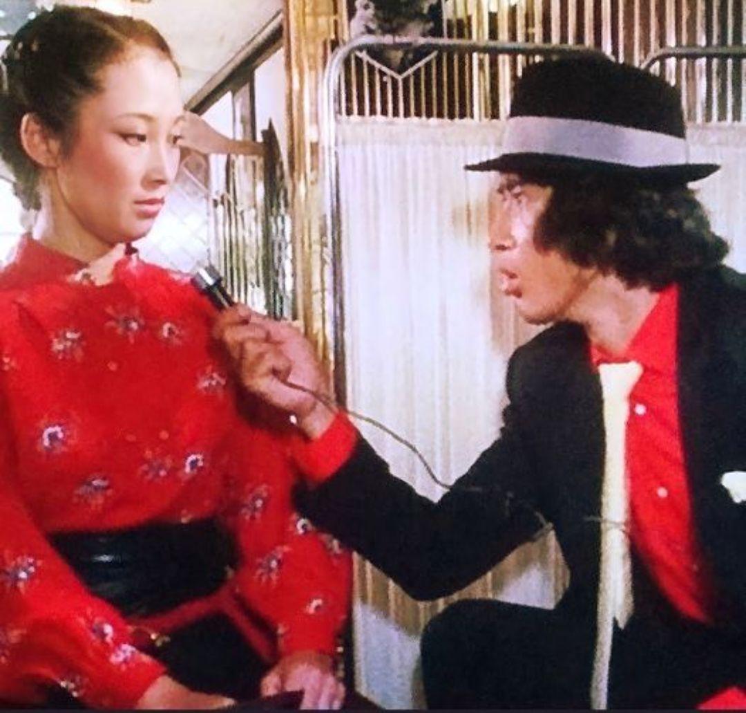 話聞くとき小道具のマイク？ちかづけるの「探偵物語」の工藤ちゃん