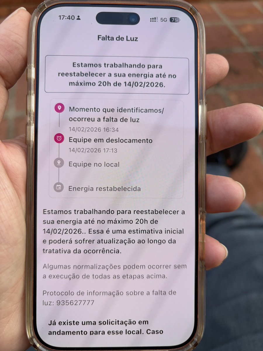 fabiotadeu's tweet photo. @EnelClientesBR @EnelClientesBR @EnelBrasil No privado, Srs!? Vocês não merecem qualquer tipo de respeito! 
#ForaEnel 
O quanto antes vocês deveriam ficar na Itália apenas, não aqui para atrapalhar a vida do povo de São Paulo! https://t.co/2HdxvkAIbK