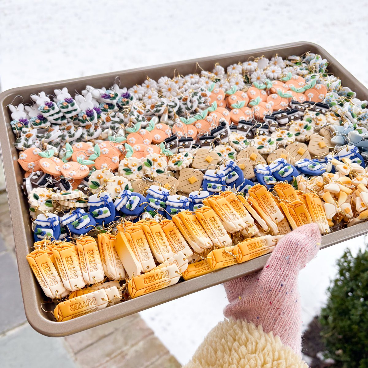 aimee makes earrings • tweet media