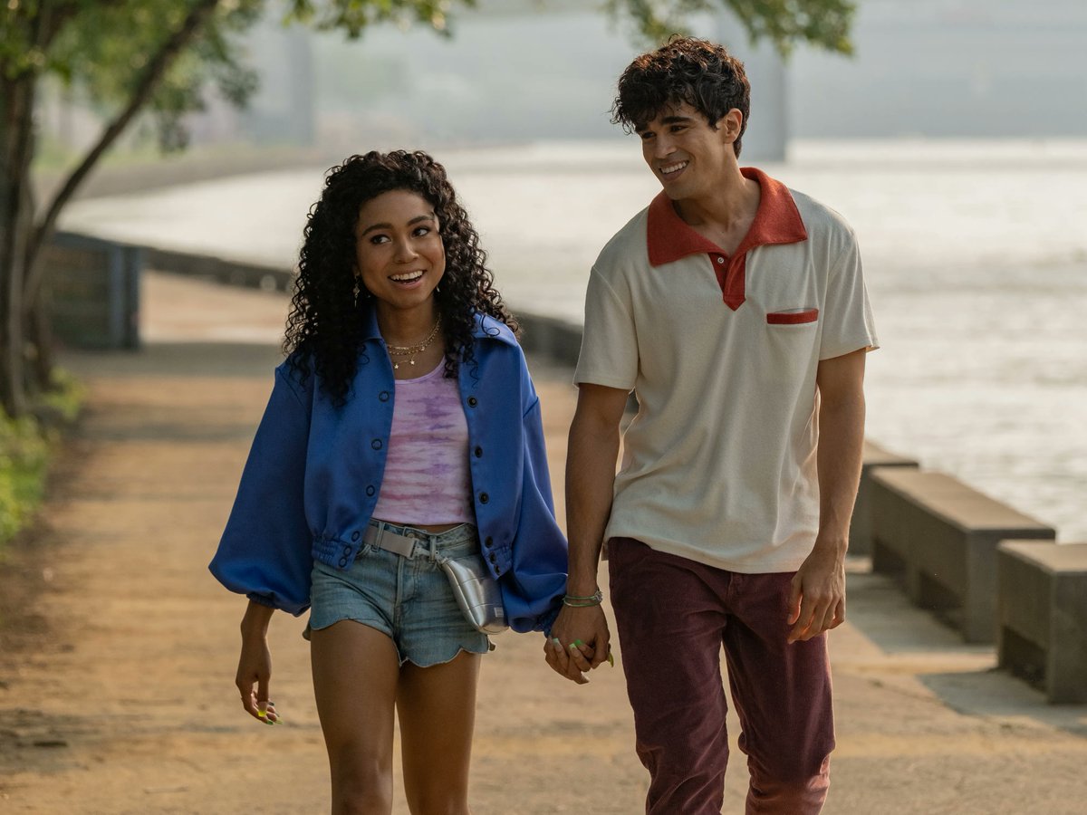 Elvirandrea_'s tweet image. Anything's Possible lost and although➖for me➖ it isn't a romcom, it's a really sweet teen romantic drama worth watching. That said, there's colorism in the film's portrayal of the Black darkskinned bestfriend characters and that should be called out. #RomComBracket