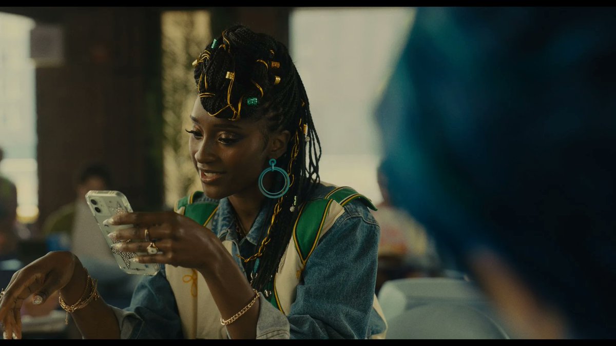 Elvirandrea_'s tweet image. Anything's Possible lost and although➖for me➖ it isn't a romcom, it's a really sweet teen romantic drama worth watching. That said, there's colorism in the film's portrayal of the Black darkskinned bestfriend characters and that should be called out. #RomComBracket