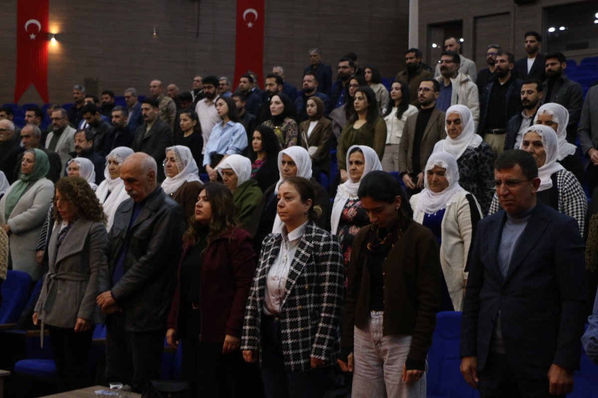 Hak, özgürlük ve adalet mücadelesini birlikte büyüttüğümüz ÖHD Mersin Şubemizin “Barışın ve demokratik toplumun özgürlükçü hukukunu inşa edeceğiz” şiarıyla gerçekleştirdiği 4. Olağan Genel Kurulu’nda bir arada olmaktan onur duyduk. Dayanışmayla mücadeleyi büyütmeye devam edeceğiz