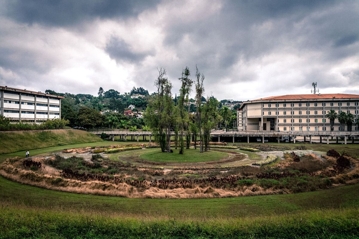 salcedoa's tweet photo. "La docencia universitaria, más que un empleo, es un proyecto de vida que genera sentido de pertenencia y nos impulsa a resistir". Jennifer García (Cp. 10)
'La universidad en tiempos de autoritarismo' Descarga gratuita: https://t.co/xQ8YTYouo0 
#Venezuela #UniVe #CrisisVenezolana https://t.co/xwlApenaUp