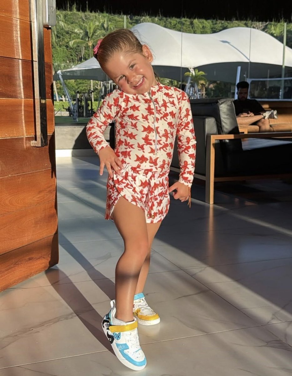 Carolv2411's tweet photo. Quando seu padrasto é patrocinado pela nike e nada te abala 😌 https://t.co/8hqsmXW9o5