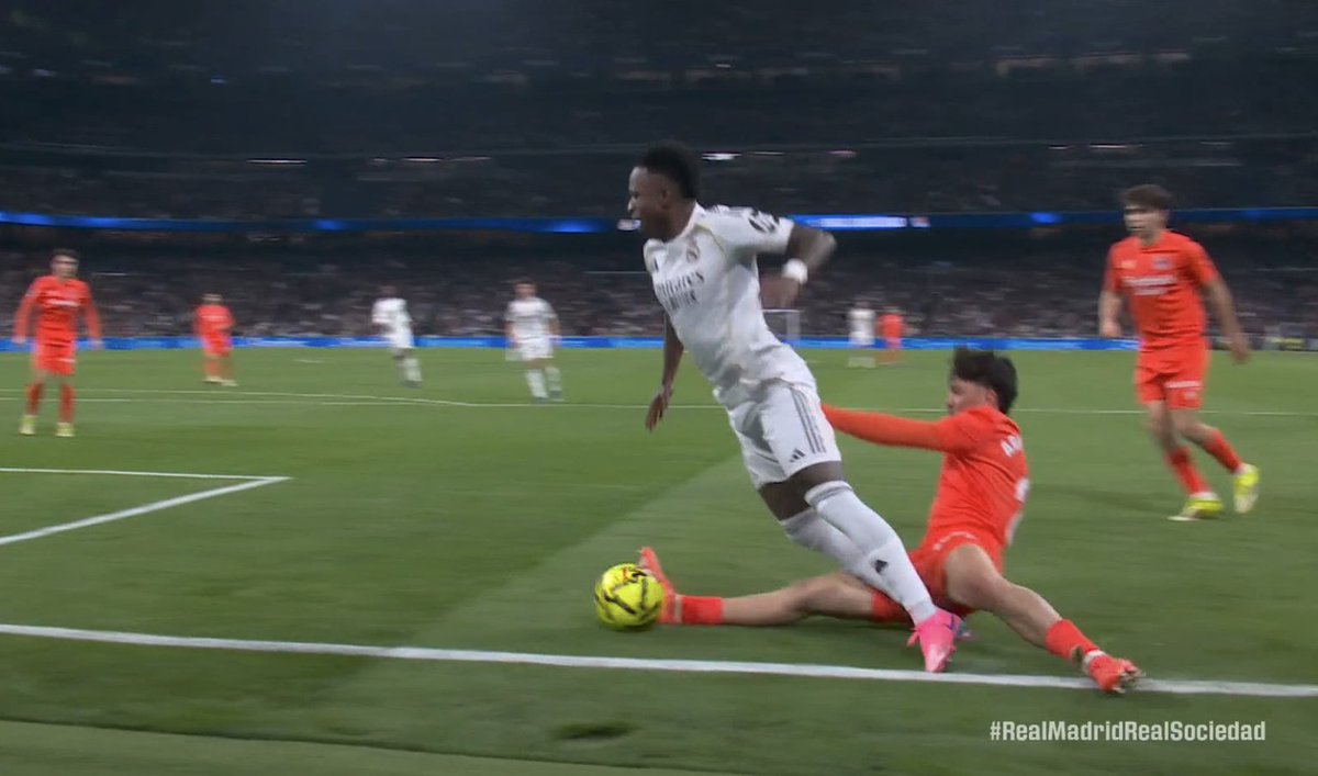 🚨 𝗕𝗥𝗘𝗔𝗞𝗜𝗡𝗚: ANOTHER PENALTY REAL MADRID!
