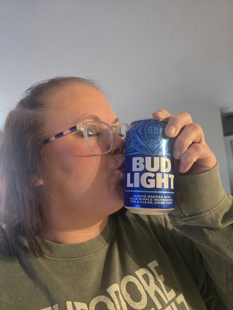 HeyitsHeather27 tweet media