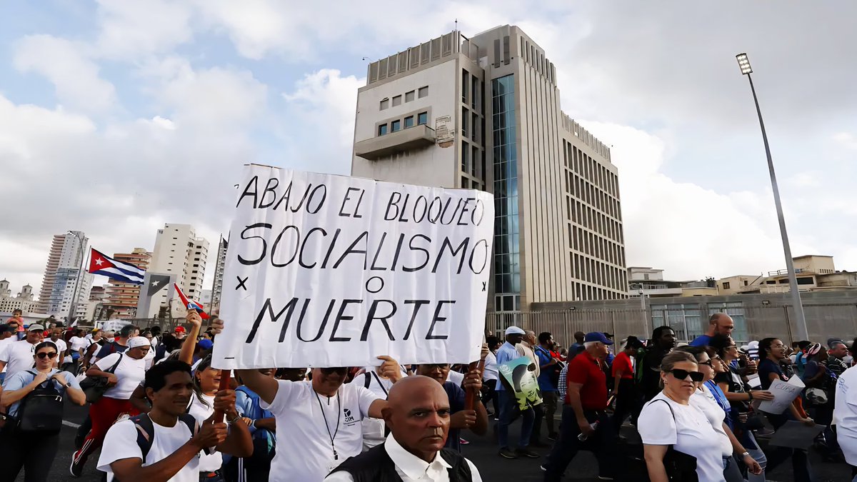 🇺🇸 🇨🇺 | La Embajada de Estados Unidos en Cuba consume entre 300.000 y 600.000 kWh al año. Con ese derroche energético, 200 hogares cubanos tendrían garantizada su electricidad durante un año entero.

Mientras miles de familias en la Isla enfrentan apagones diarios por decisiones
