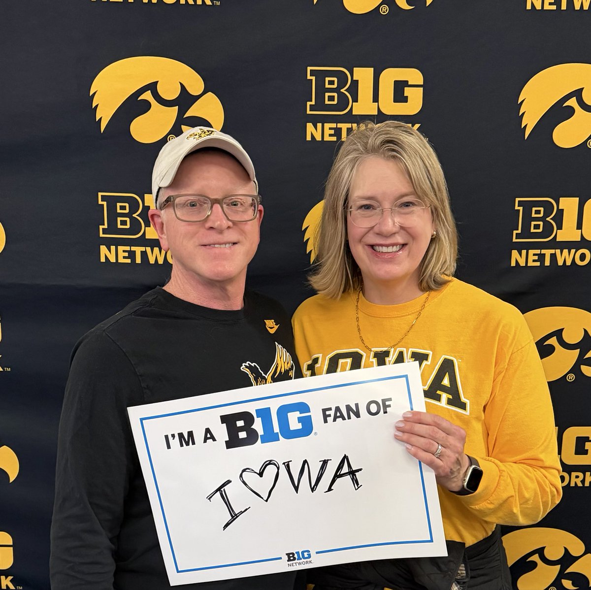 Hawkerella tweet media