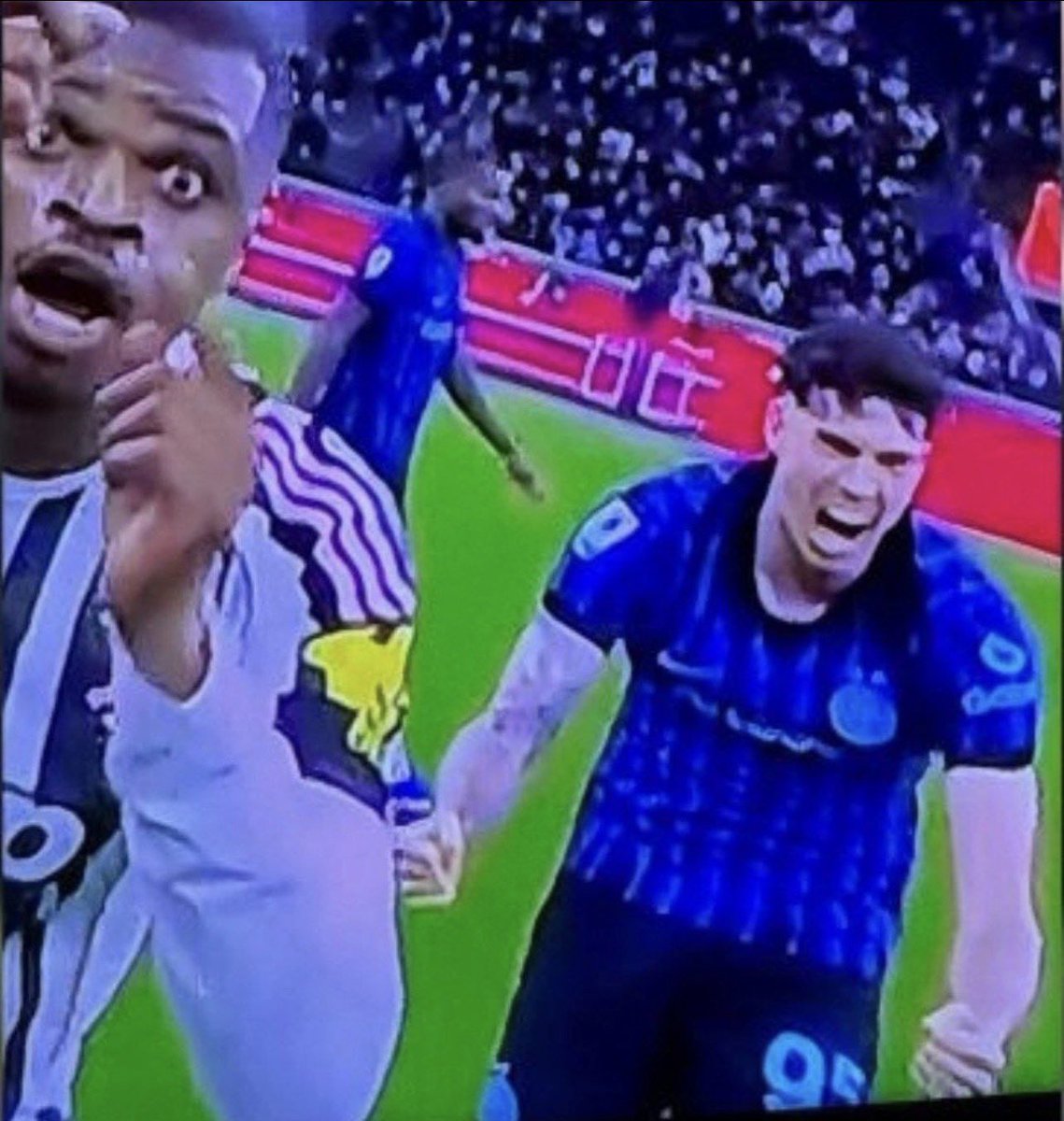 AndreaGubello's tweet photo. Ecco a voi il difensore della nostra amata Nazionale #Bastoni #InterJuventus https://t.co/F3RbaL8BXR