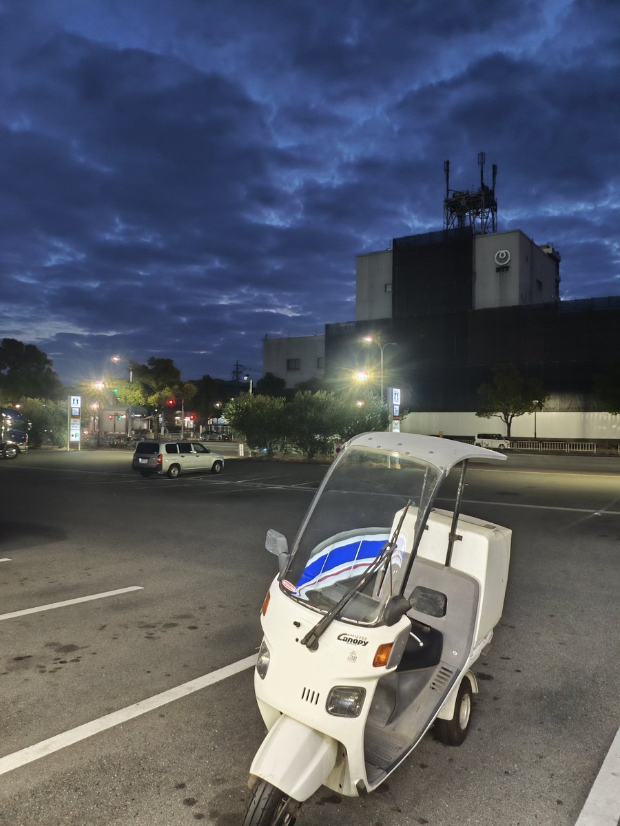 よあけまえよりるりいろな