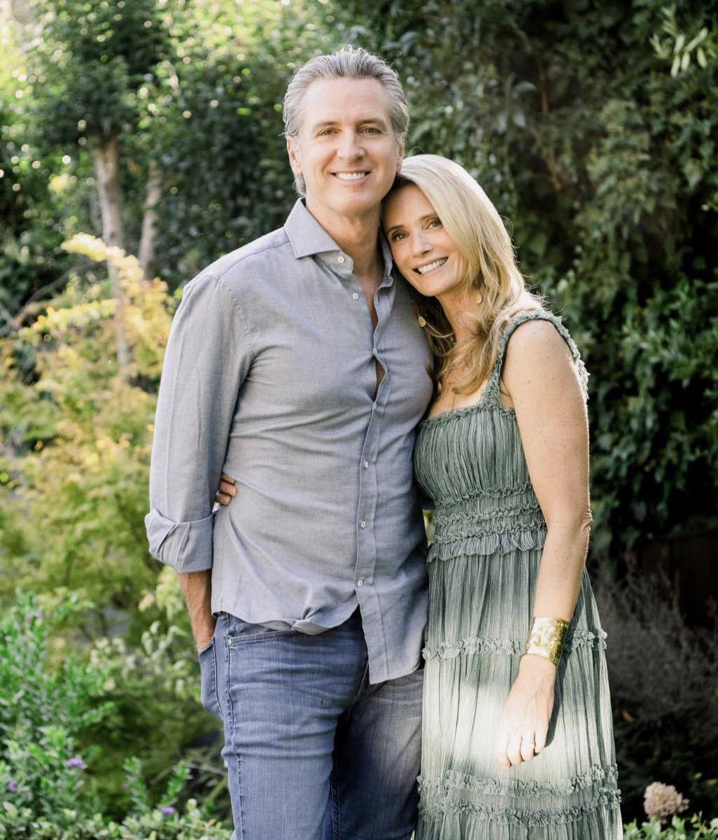 Emily Saves America tweet media