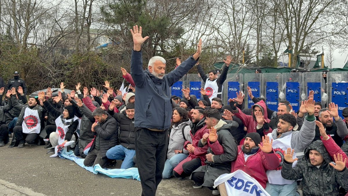 “Hangi el güçlü bu ellerden, yiğit yüreklerden?
Başlasak yeniden, yeniden, yeniden

Hayır, sen hiç korkma
Yarın senin yanında
Yeniden koş yollarda, durma, durma”

#MigrosDepoİşçileriKazandı