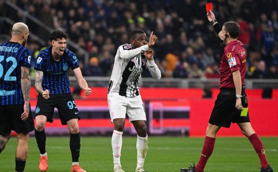 tonnogobbo's tweet photo. Quello che gioisce é un giocatore della nazionale italiana di MERDA 

@FIGC merdosi mafiosi https://t.co/j7mdwVsKVy