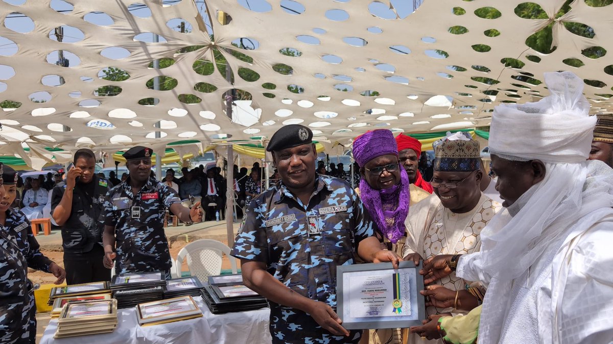 AdamawaPoliceNG's tweet photo. ADAMAWA STATE POLICE COMMAND
CP Adamawa honoured outstanding officers, Police-Friendly Stakeholders, Council Chairmen (Ganye, Mayo Belwa &amp; Lamurde), Hunters’ Commanders, and media partners including Nigerian Television Authority, Nas FM, Jonathan Filibus &amp; Ojoma Yusuf https://t.co/Z3JMsLwInj