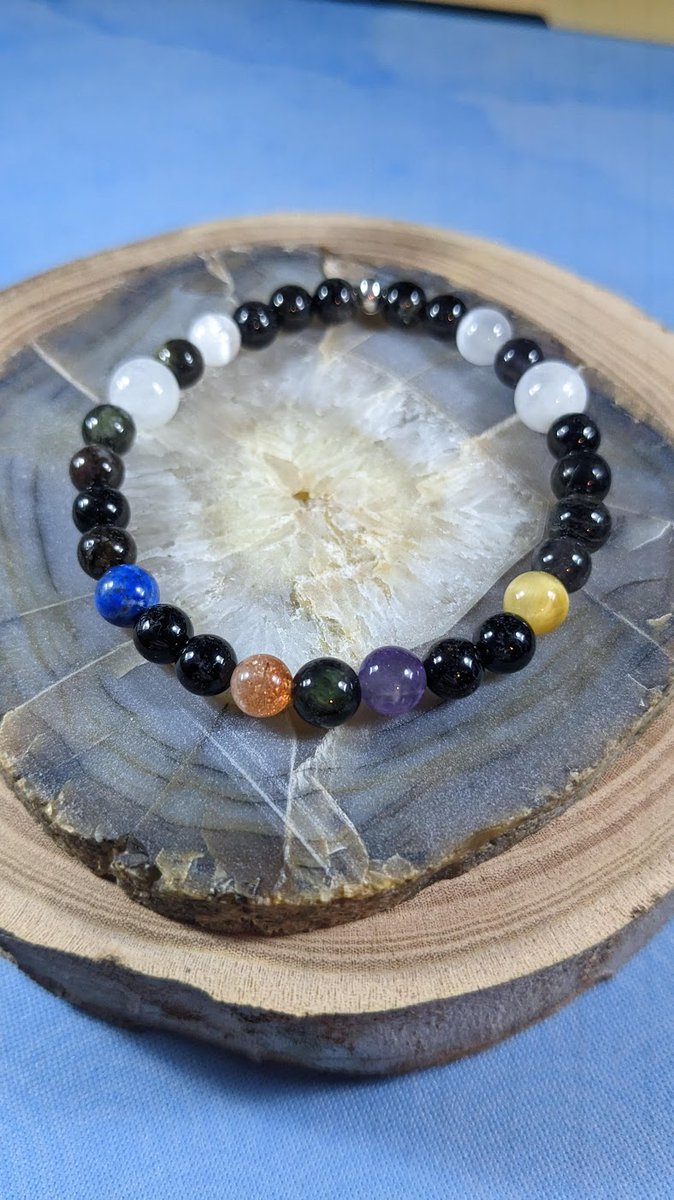 nikenna426's tweet photo. Very happy with my Féileacán Cú inspired gemstone bracelet! I didn't realize until it was finished that it could be "reversible" (which side is facing up). Cu sensei on one side, Felly on the other. 🦋 #FeileaCanvas #Cuurator https://t.co/Eeof3s63fX
