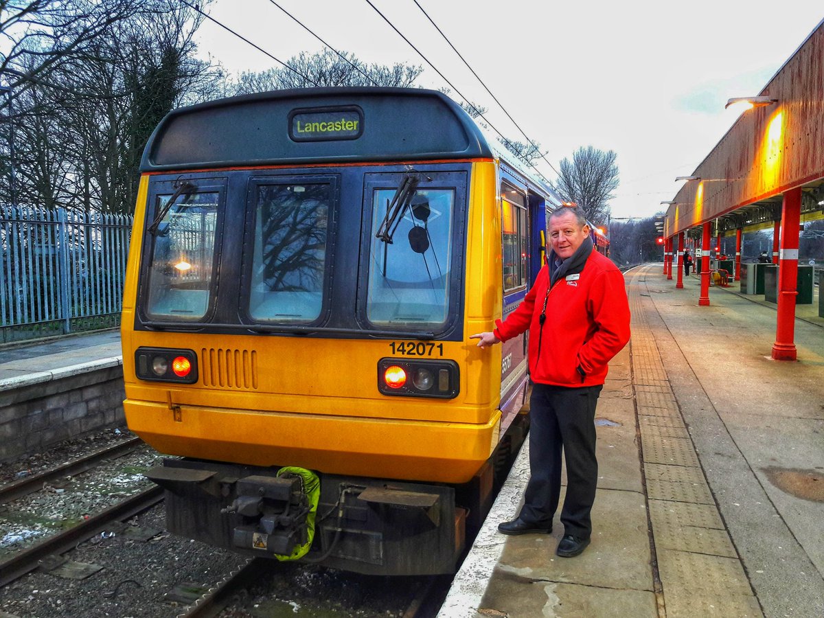 SpotterIan's tweet image. My work colleague posing in front of 142071.  #trainspotting  #pacer #class142 📍Lancaster. Can my followers post a picture from the past. Können meine Follower ein Foto aus der Vergangenheit posten?Mes abonnés peuvent-ils publier une photo du passé ?.