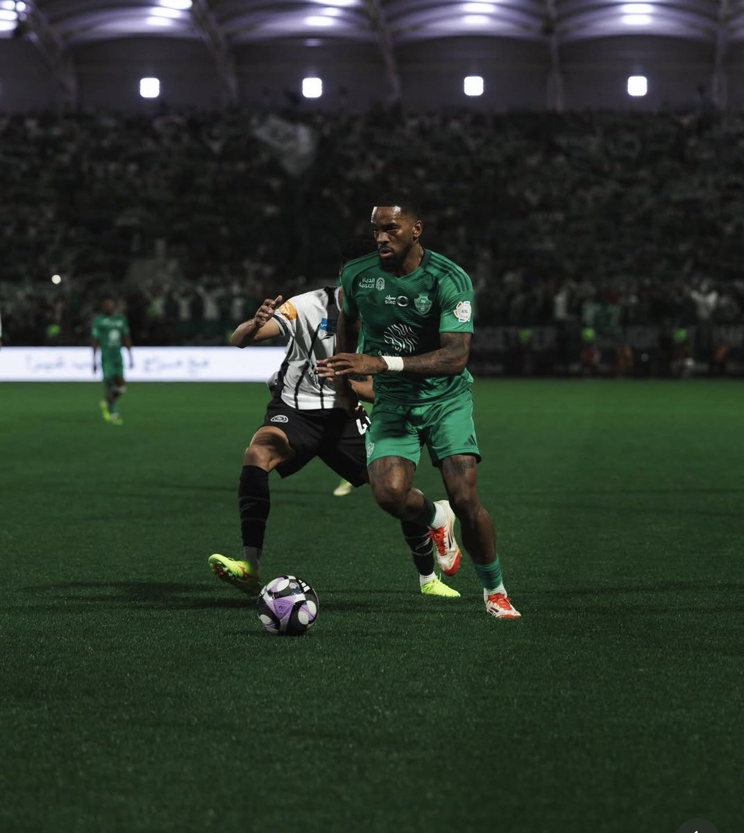 diario_AFC's tweet image. 📲 آيفان توني ينشر عبارة (IG):

لاحظ كيف أن جهاز تحديد المواقع "GPS" عندما تضيع المسار لا يقول أبدًا (لقد ارتكبتَ خطأ)، بل يقول (جاري إعادة حساب مدة الوصول).

كونوا مثل جهاز الـGPS هذا العام يا رفاق.