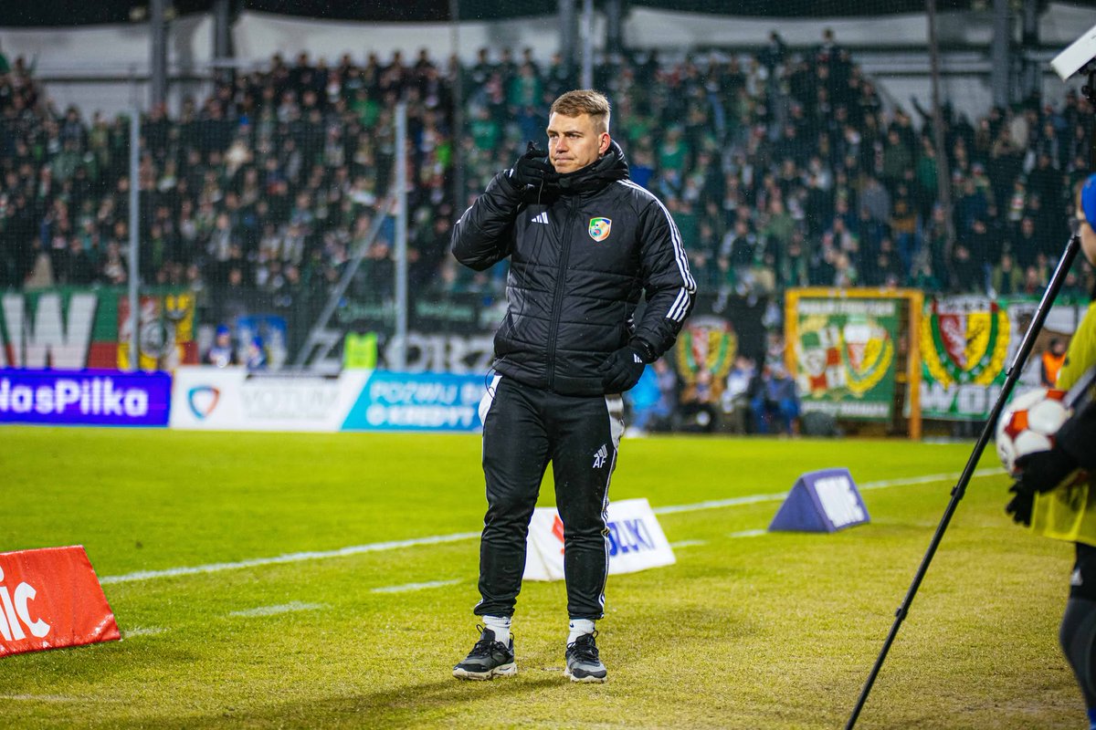 Adrian Filipek: Na pewno cieszymy się z wygranej. Gratuluję piłkarzom wielu dobrych momentów. Pokazaliśmy się jako zespół, wytrwaliśmy te trudniejsze chwile, z czego jesteśmy bardzo dumni jako sztab szkoleniowy #MIEŚLĄ