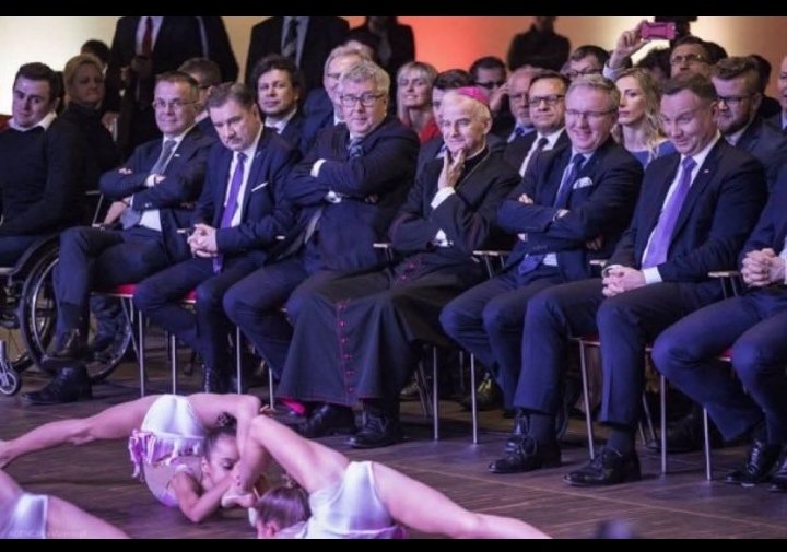 Çocukların cinsel organları sere serpe teşhir edildikten sonra seçmeler yapılır, önce tecavüz sonra kanı içilir ritüellerince.
Nasıl bakıyor sapık piçler😡
Bizdeki ileri medenilerde buna sanat der.