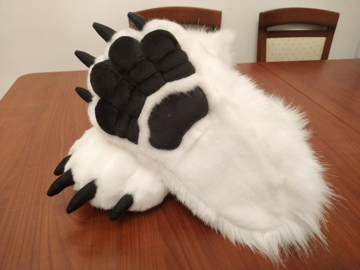 GingerFurpile's tweet photo. A project I've been pondering for the last month. Furry dragon paws for @imRhaas. Going to be stress tested at NFC next week 👀💦 https://t.co/TBBq5Ar5Jn