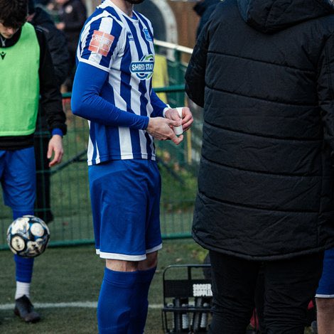 jamesblower9's tweet photo. One of those days you want to move on from very quickly

Very little to be positive about but an absolute pleasure to recognise @_shauntaylor_ making 300 appearances for the Club and to welcome back @JoshuaHazell_ after a length injury layoff

On to Tuesday

📸 @GeoPur1881 https://t.co/GqfKI12Czo