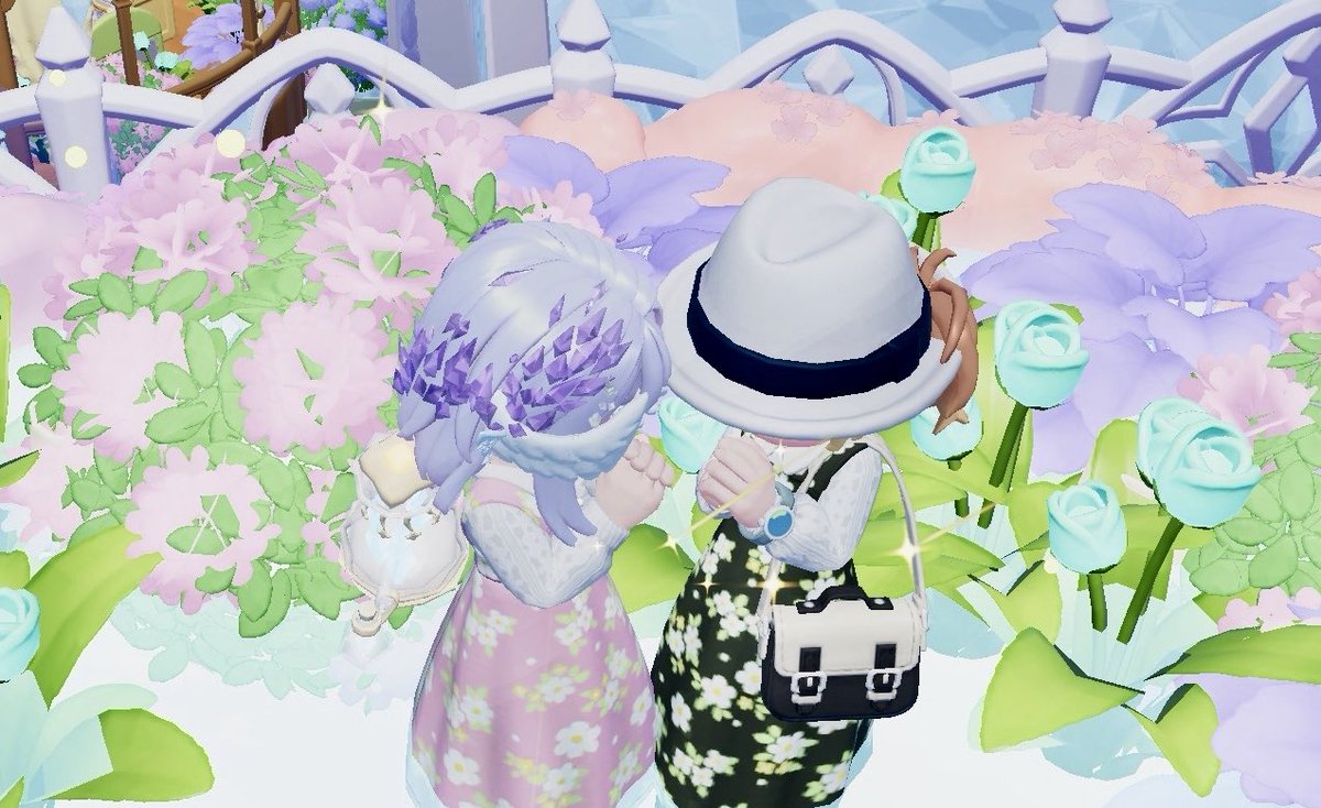 Snow_WhiteSky's tweet photo. エペモバやってた人達と
ここで会えるなんて嬉しすぎるの

マイクラ民　第五人格→建築好き
Sky  原神→星繋がり、演奏好き

沢山の人と出会えて楽しい
また遊ぼうね*ˊᵕˋ )ﾉｼ ﾟ.*・゜

#ハートピア 
#ハートピアスローライフ https://t.co/aPZMbQ7ixY