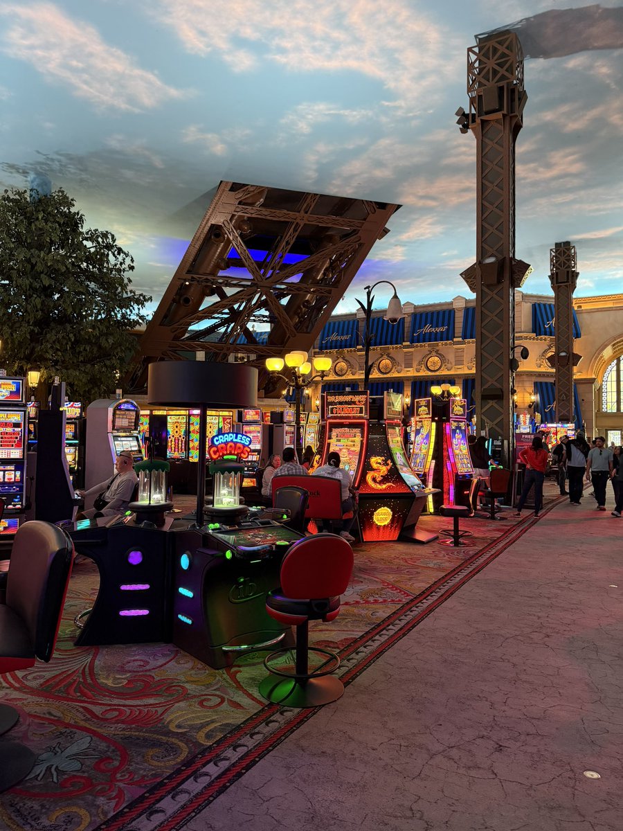 Random Recess Travels tweet media