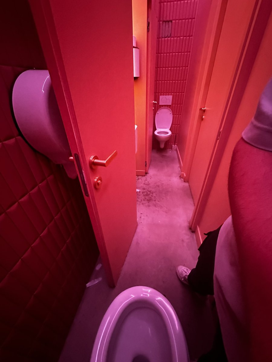 computer napper tweet media