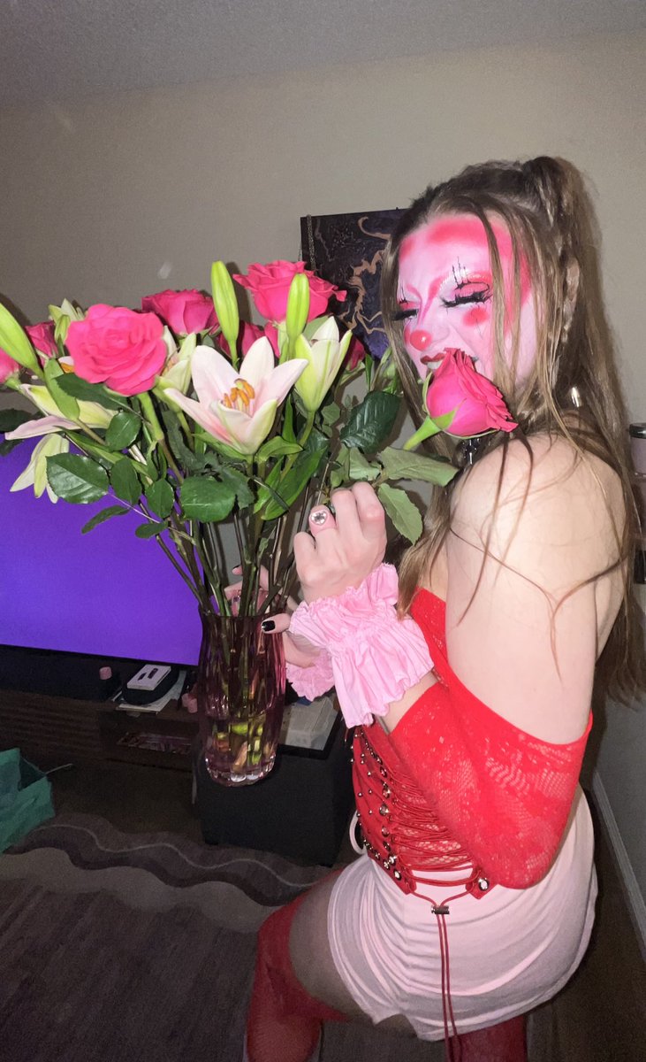 clownbr4t's tweet photo. happy valentines little ones https://t.co/kLx0RTer83
