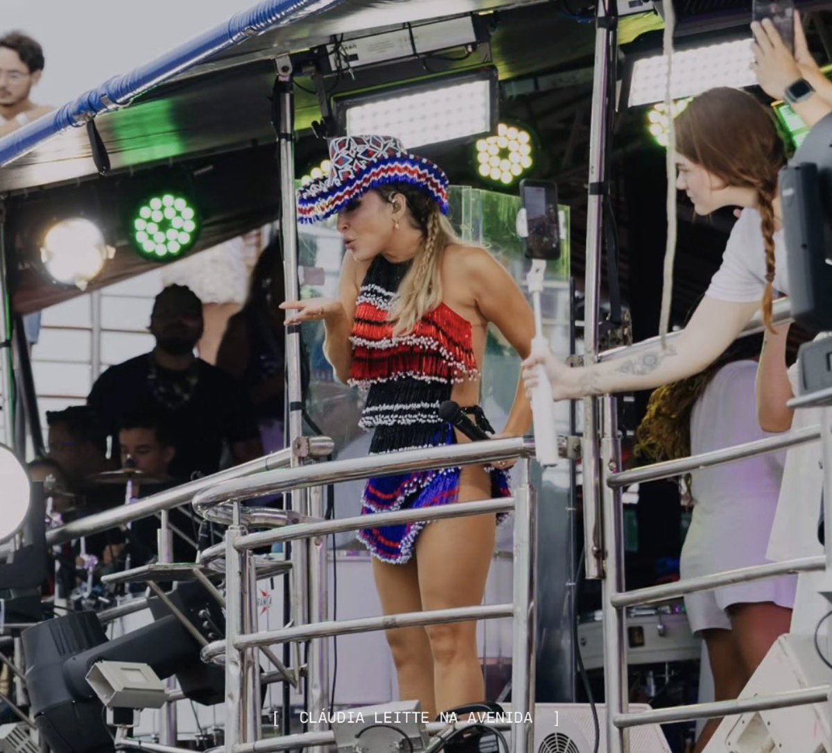 Acho que a Claudia Leitte não lotou tanto assim em São Luís como na última vez que ela teve na Litorânea.