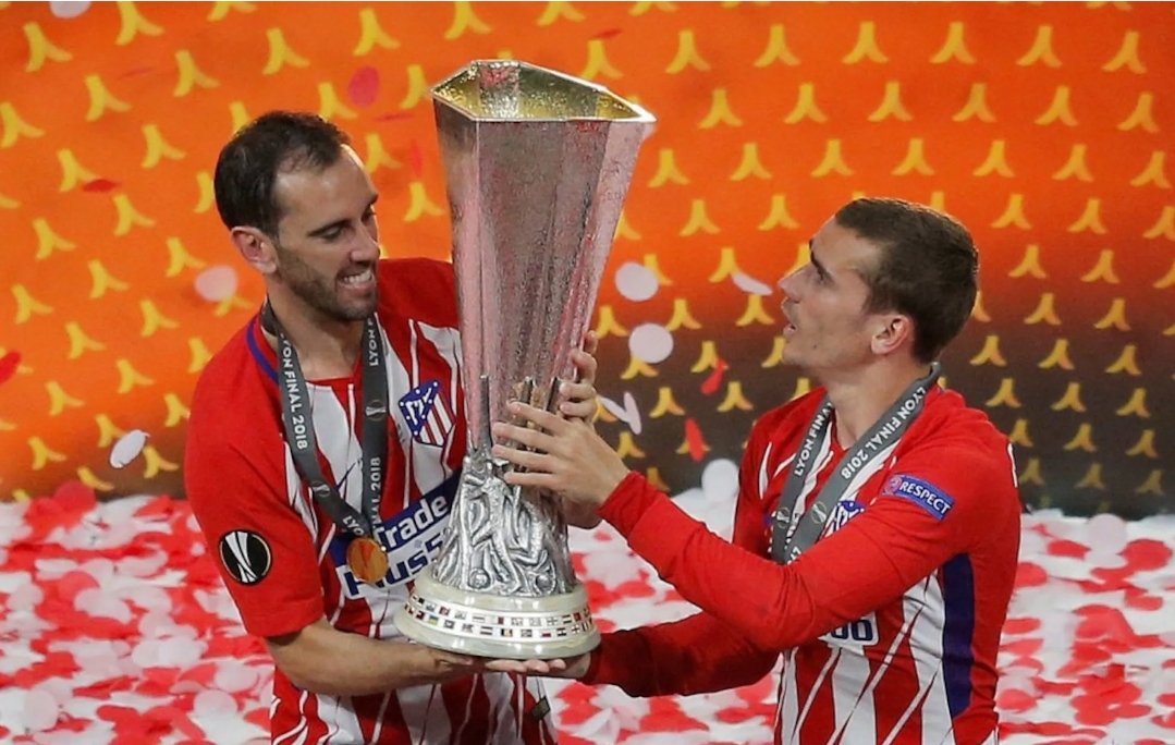 Toda la razón.....la supercopa de España que ganó en 2014 la Europa League y la supercopa de Europa que ganó en 2018 la ganamos con su hermano gemelo creo que él no estaba 🤣🤣🤣🤣