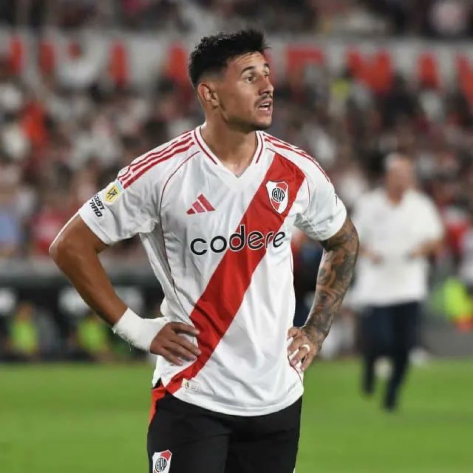 Boca fue x Hinestroza pero sumó a Romero. Boca fue x Cetré pero vendría Bareiro. Desde un sillón sin saber nada, pregunto.. es lógico? Uno va al super y compra lo necesario y si hay alguna oferta quizás la trae también si, pero vaya diferencia, esto es un club d futbol, es Boca..