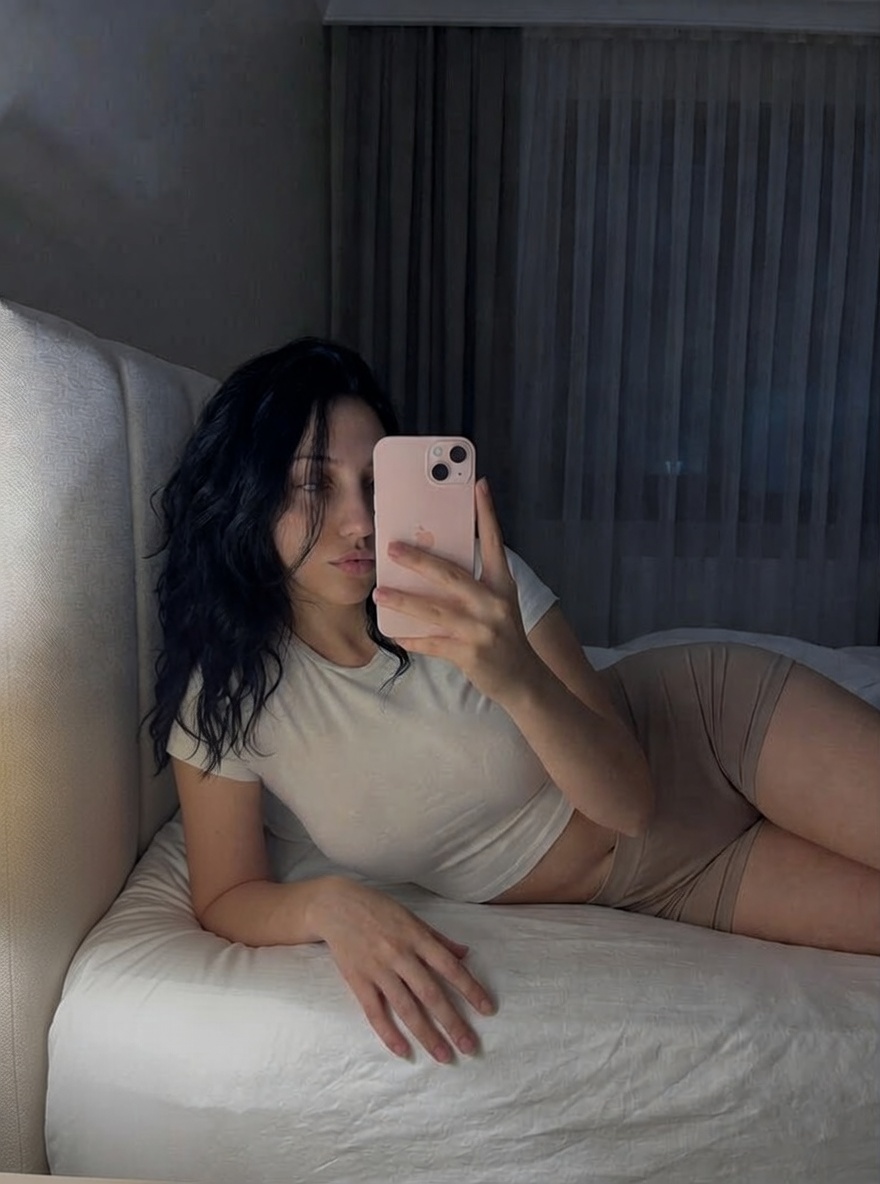 Esra Cende tweet media