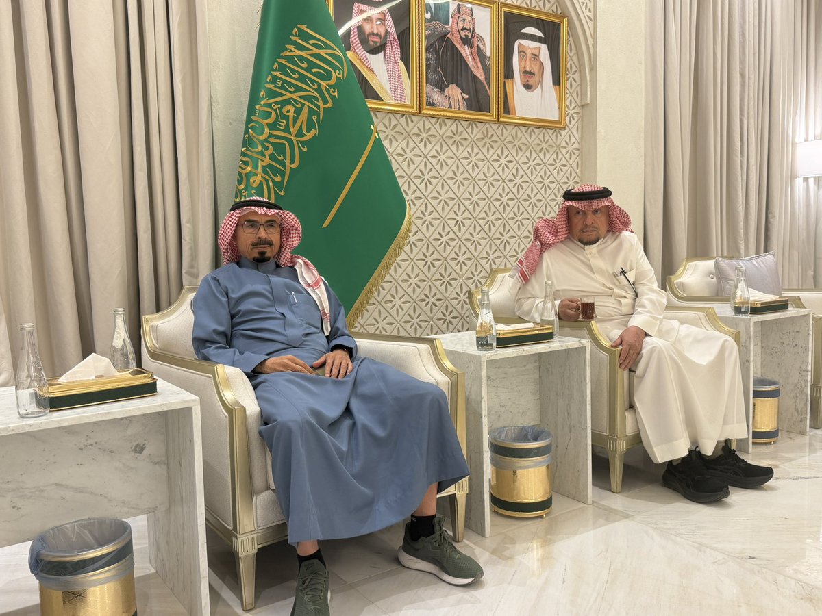 ibmoalnasser's tweet photo. اسعدني وشرفني بأستقبال ضيوفي الكرام والأحبة وأعزّ من نضّيف فأهلاً وسهلاً ومرحباً بكم جميعاً بين أهلكم وفي بلدكم الغالي الأحساء. لقد أسعدتمونا بتلبية الدعوة وزاد حضوركم المكان بهاءً واللقاء قيمةً وتشريفاً.

ويطيب لي أن أخصّ بالذكر سعادة اللواء محمد ابو نخاع وسعادة اللواء مشبب الشهراني أبو سلمان وسعادة العميد الطيّار حسين المزارقه وسعادة العميد الدكتور هاني الخلف وسعادة العميد المهندس عبدالله ال سرار وسعادة المستشار محمد أبو مدرة والأستاذ صالح بو مدرة والأستاذ حسن أبو نخاع والأستاذ عبدالله آل حنتوم والأستاذ فيصل ابو ثامر — وجميعهم من قبيلة شهران العريقة . أنعم وأكرم بها — مع خالص التقدير والاعتزاز بمقاماتكم الرفيعة.

حللتم أهلاً ووطئتم سهلاً ونسأل الله أن يجعل هذه الزيارة زيارة خيرٍ وبركة وأن يديم بيننا أواصر المحبة والتقدير وأن يجمعنا دائماً على الخير والمودة.
مرحباً بكم عدد ما رحّبت الأرض بقطرها وعدد ما غرّد الطير في سماها
